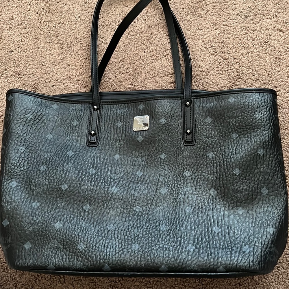 Mcm zip up tote bag